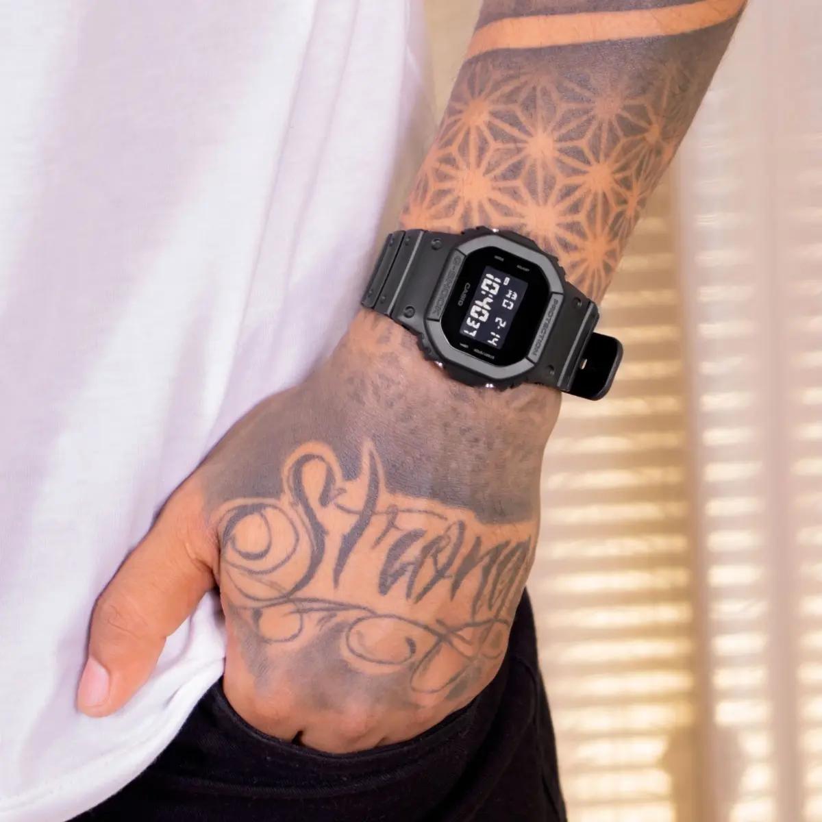 Relógio Casio Masculino G-shock Digital Preto Dw-5600bb-1dr