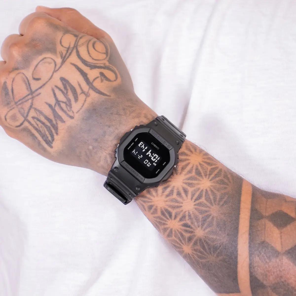 Relógio Casio Masculino G-shock Digital Preto Dw-5600bb-1dr