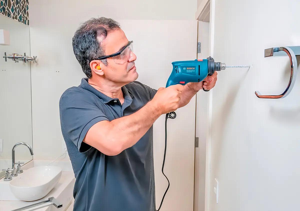 Furadeira De Impacto Bosch GSB 450 RE 450W 10mm Com Brocas e Buchas