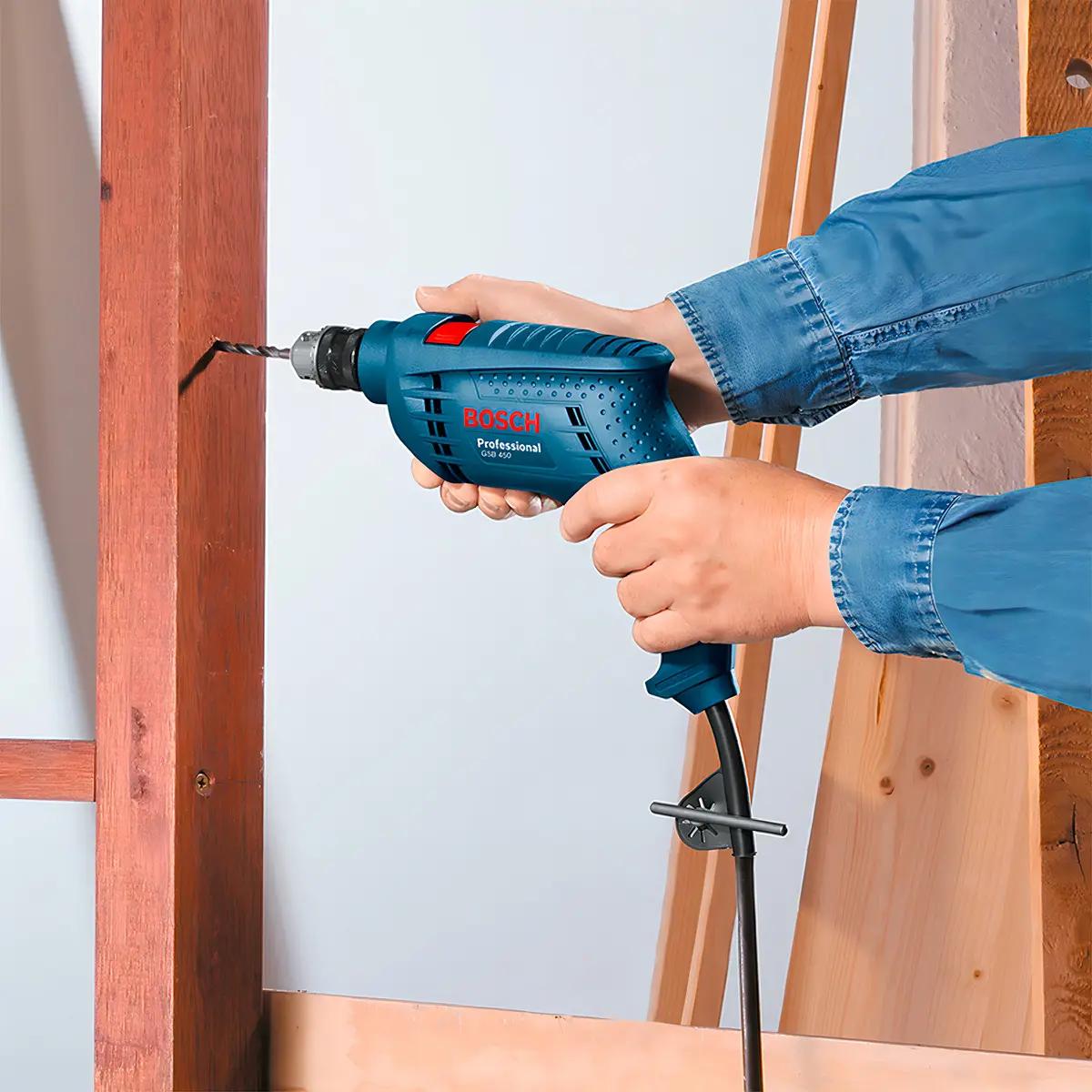Furadeira De Impacto Bosch GSB 450 RE 450W 10mm Com Brocas e Buchas